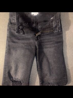 Good American Black Skinny Jeans with Knee Distress